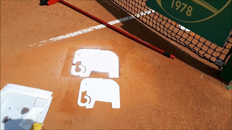 La scritta/logo sul campo in terra rossa per tutti!!! Parola mia…