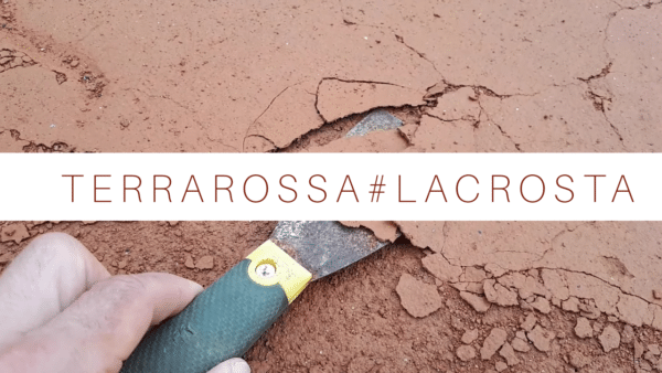 Campo in terra rossa, manutenzione post allagamento #1. Alla scoperta della “crosta”.