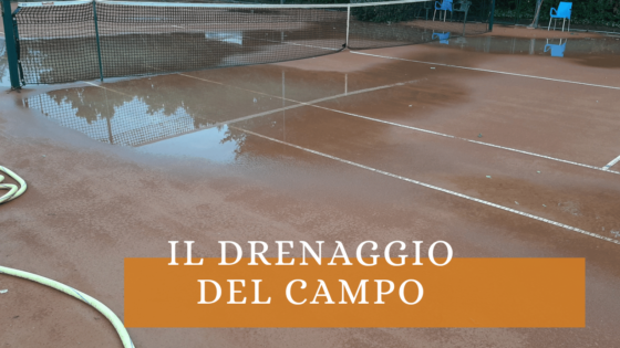 Valutazioni post pioggia del drenaggio del campo in terra rossa